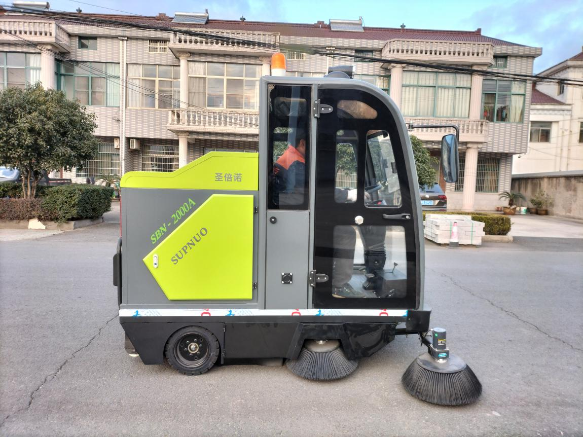 上海龙马清扫车