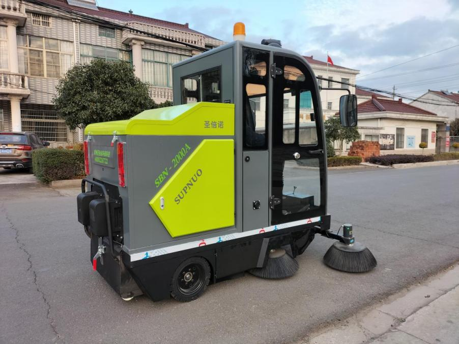 上海龙建清扫车_0